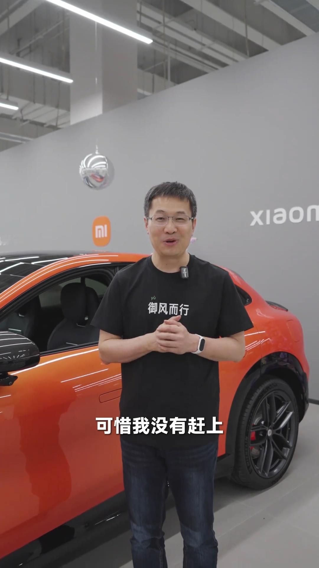 传下去卢总提小米YU7了，想让雷军开个门。 ​​​