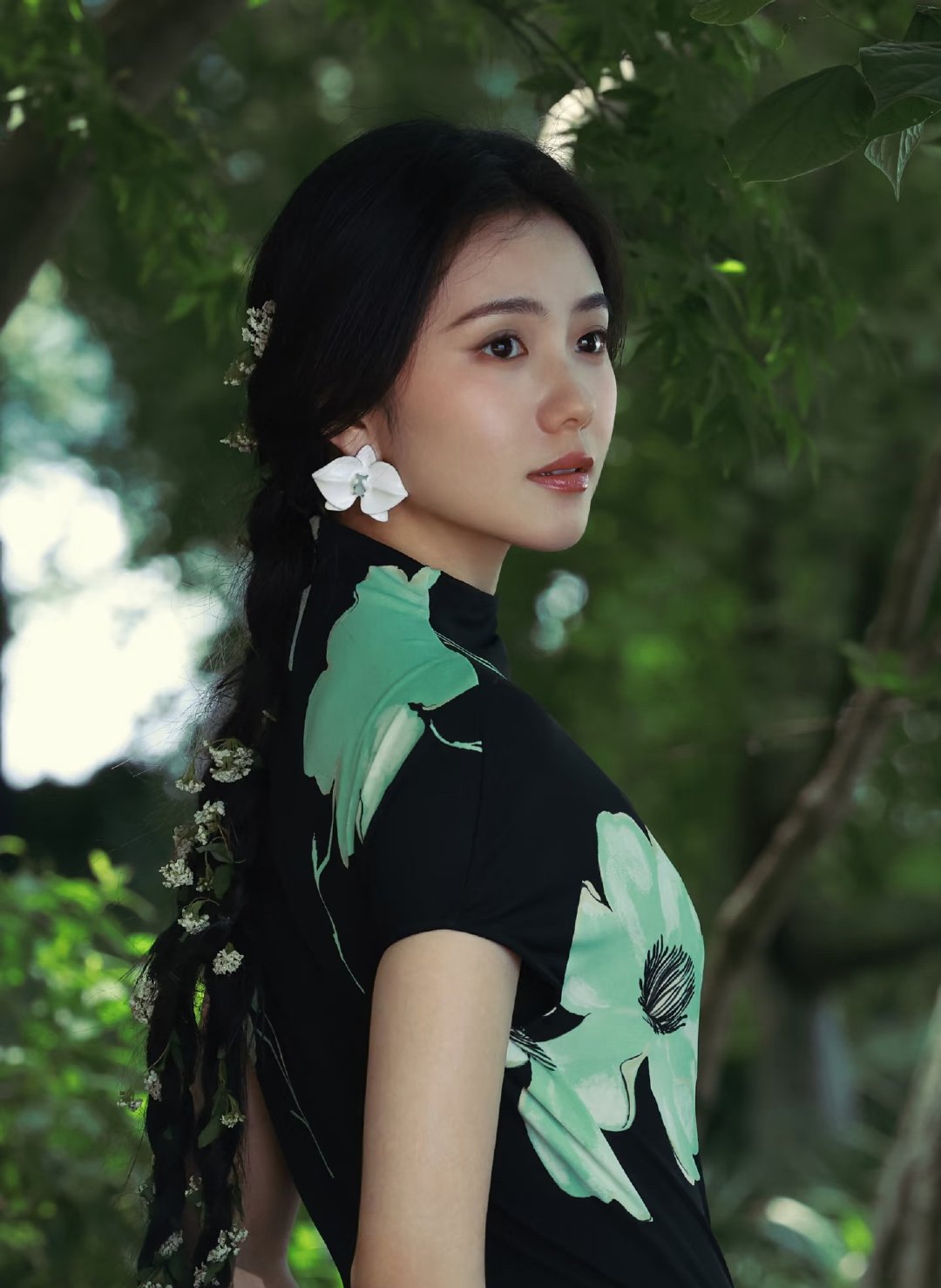 刘浩存文淇撞衫刘浩存文淇撞衫🈶，两人穿了同款旗袍，一个知性优雅另一个温婉大方！