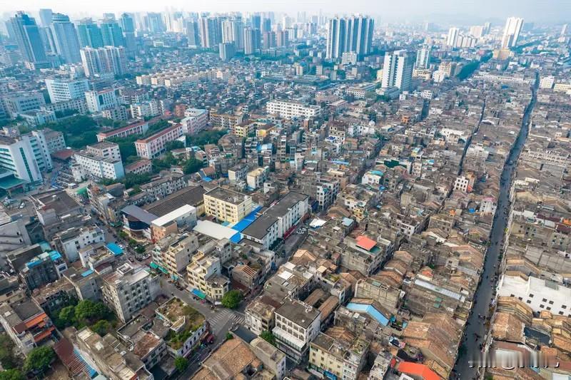 洛阳楼市：

从1月3日到8月6日的数据来看，各个区域都是小幅下探。老城区房价从