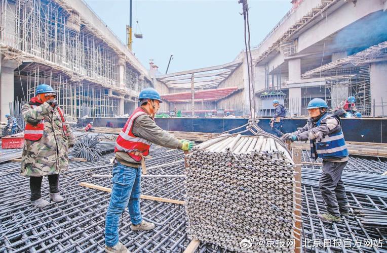 【北京在建地铁108个标段全面复工达产】日前，记者从市重大项目办和京投轨道公司获