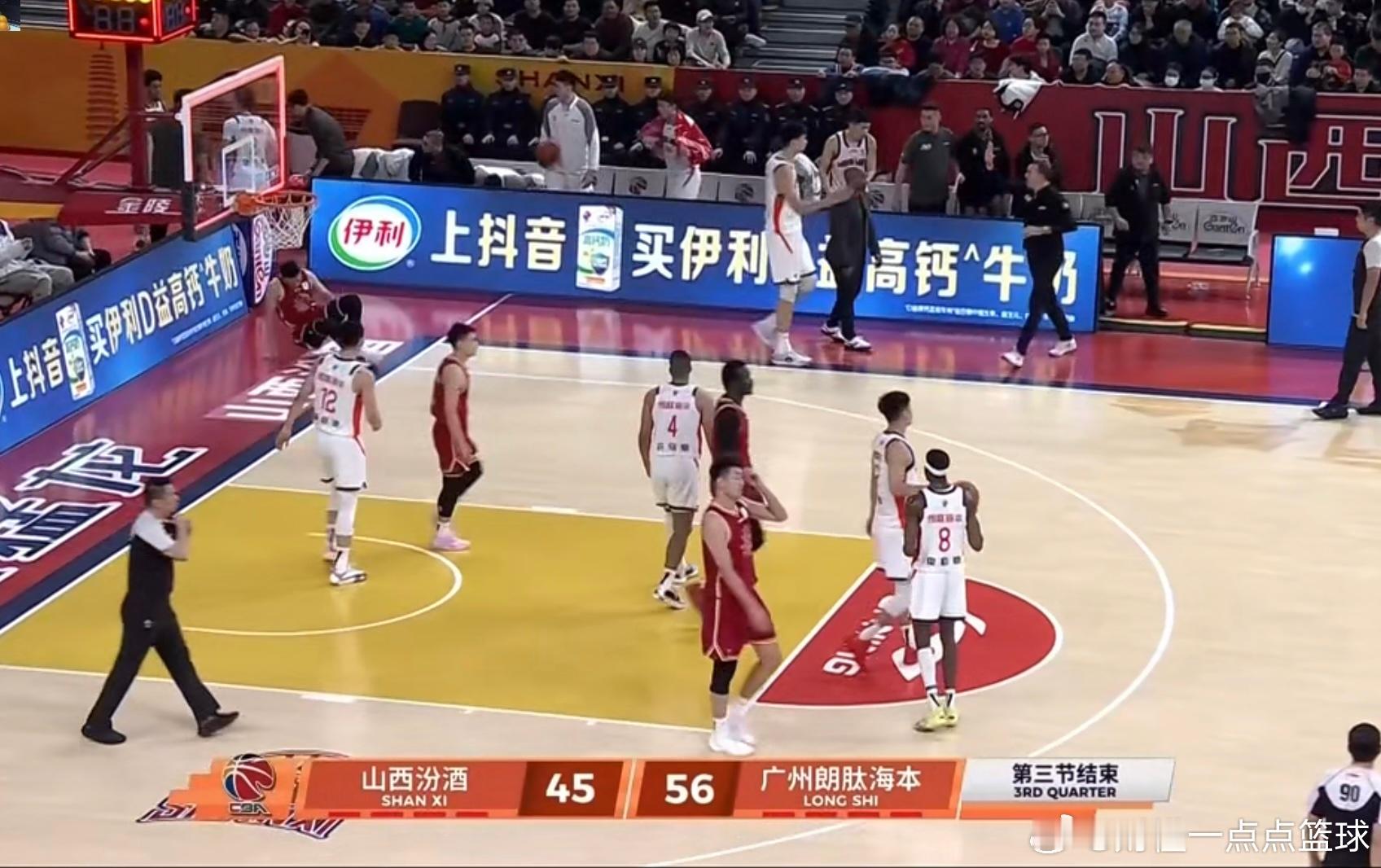 三节打完，广州男篮以56比45依旧保持领先，广州顶住第四节，争取爆冷赢下山西！徐