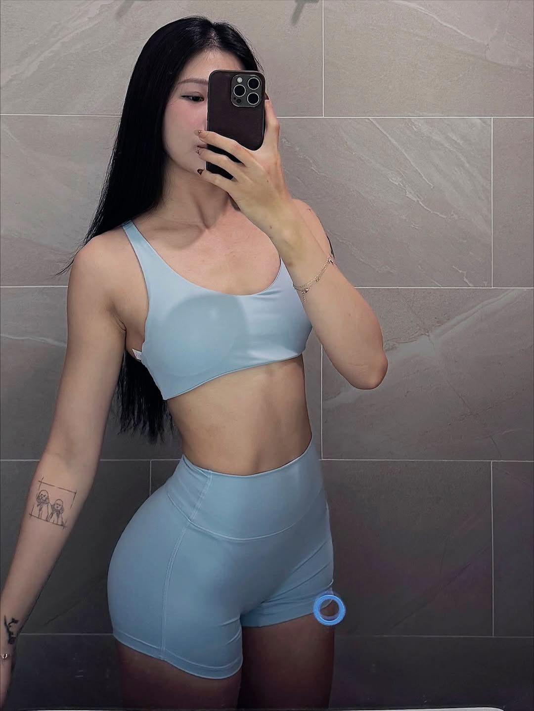 爱健身的小姐姐