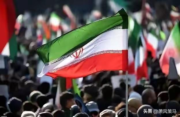 常年被制裁、被施压，换做别的国家或许早已妥协，可伊朗民众偏不，他们用最直接的态度