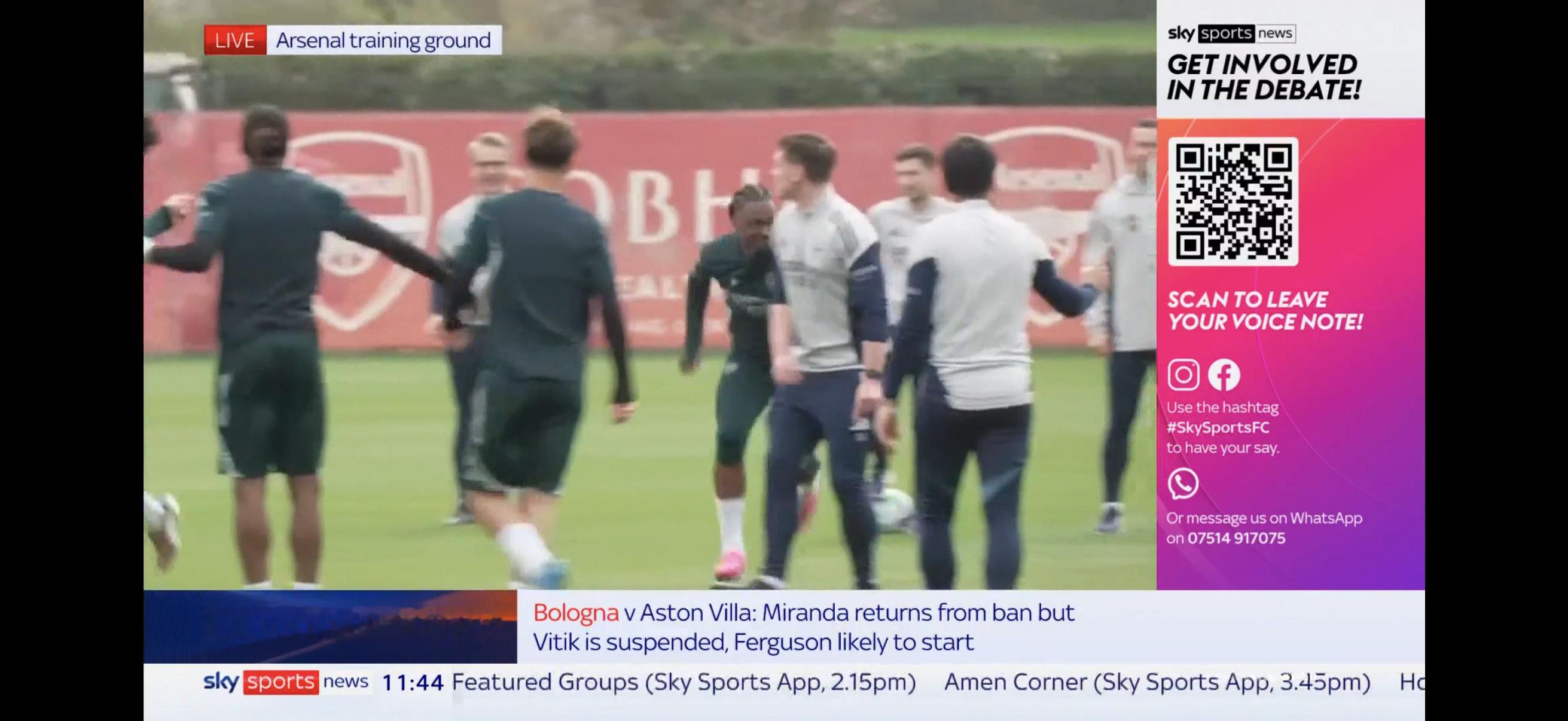 刚看天空体育在阿森纳训练场直播，可以看到埃泽已经回归训练！（俺截的不太清楚） 