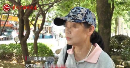 “冤不冤？”贵州贵阳，女子买11元菠萝蜜，付款101元，店家给她找零90元，女子
