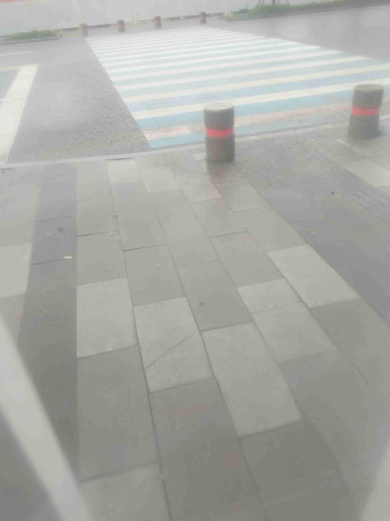 我的今日状态：😁轻松愉快
我这里的天气：⛈️雷雨出行的朋友们注意安全哦！
虽说