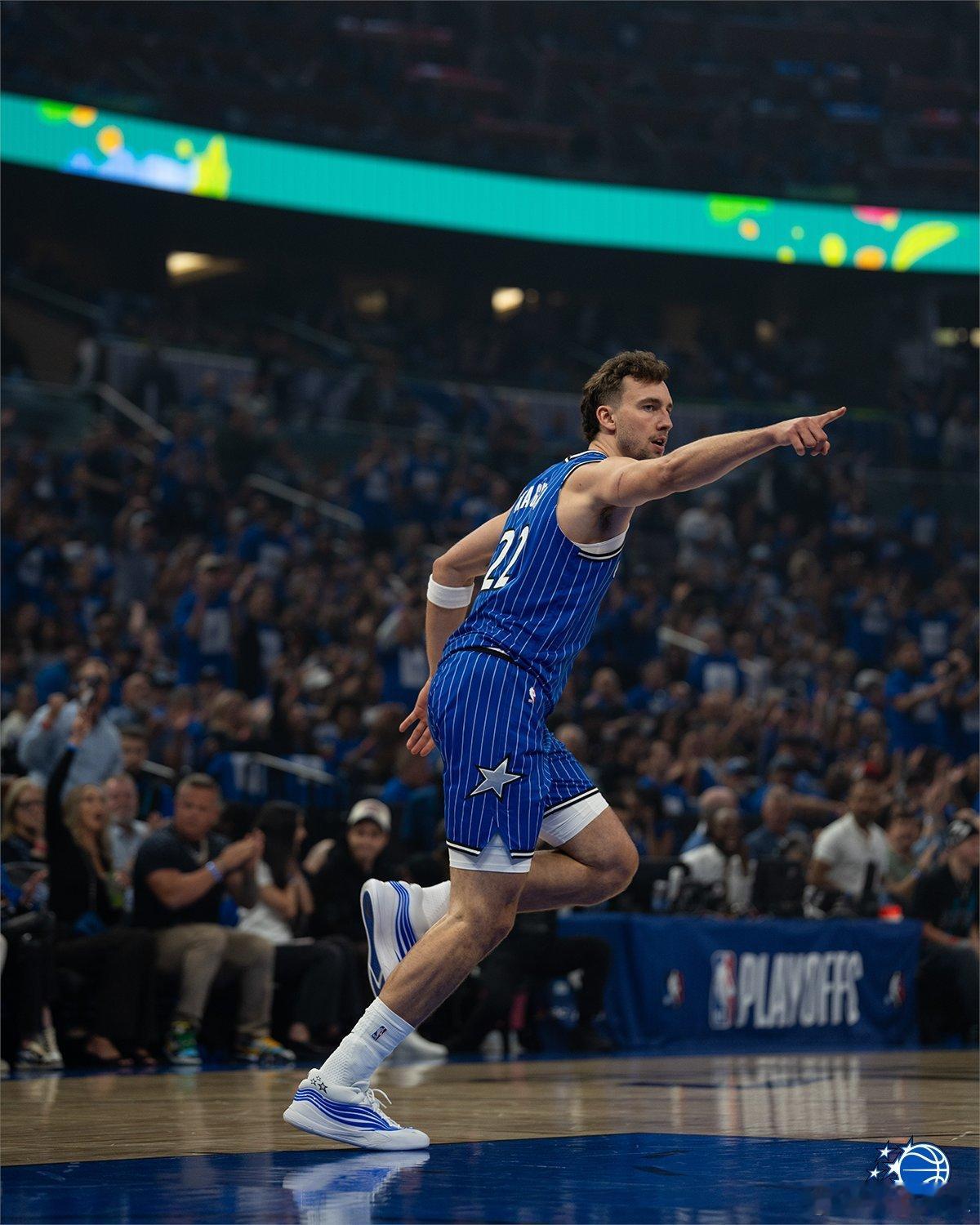 魔术应该是近年来我见过的最有天赋的烂队。进攻打得稀碎不说，还经常投出一些糟糕的球