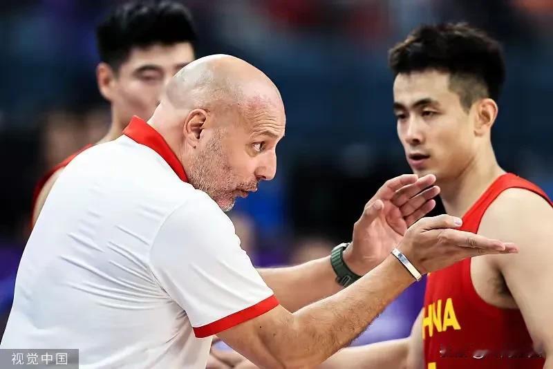 真不明白，中国篮协为什么花那么多钱请乔尔杰维奇带来中国男篮？
为什么不让杨鸣带领