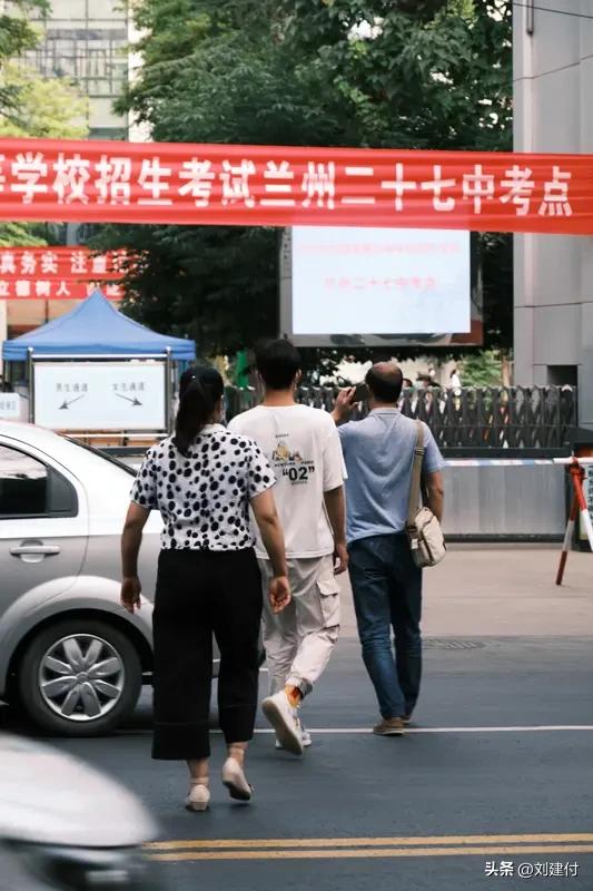 多地试点直升高中背后 多地搞起了直升高中的试点，这里面可有不少讲究。从学生这头来
