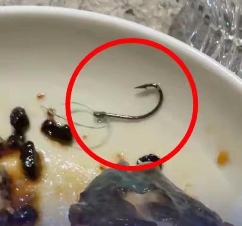 上海米其林餐厅惊现“鱼钩”事件：花六千还吃出危险！官方回应免单，背后真相令人震惊