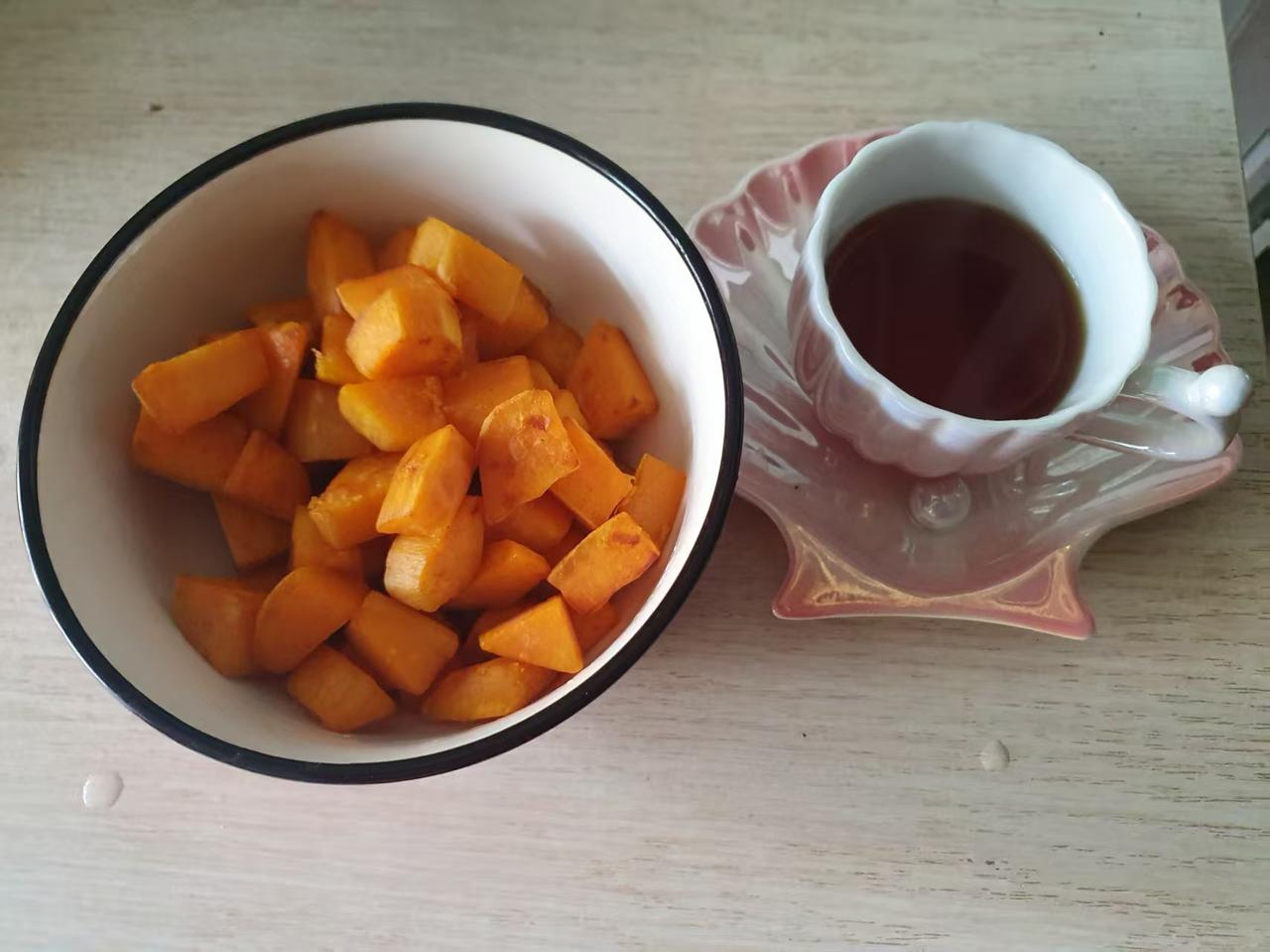 我发现，女人啊，一定要有点不健康的生活习惯，才能抵御生活的千辛万苦，千烦万恼
昨