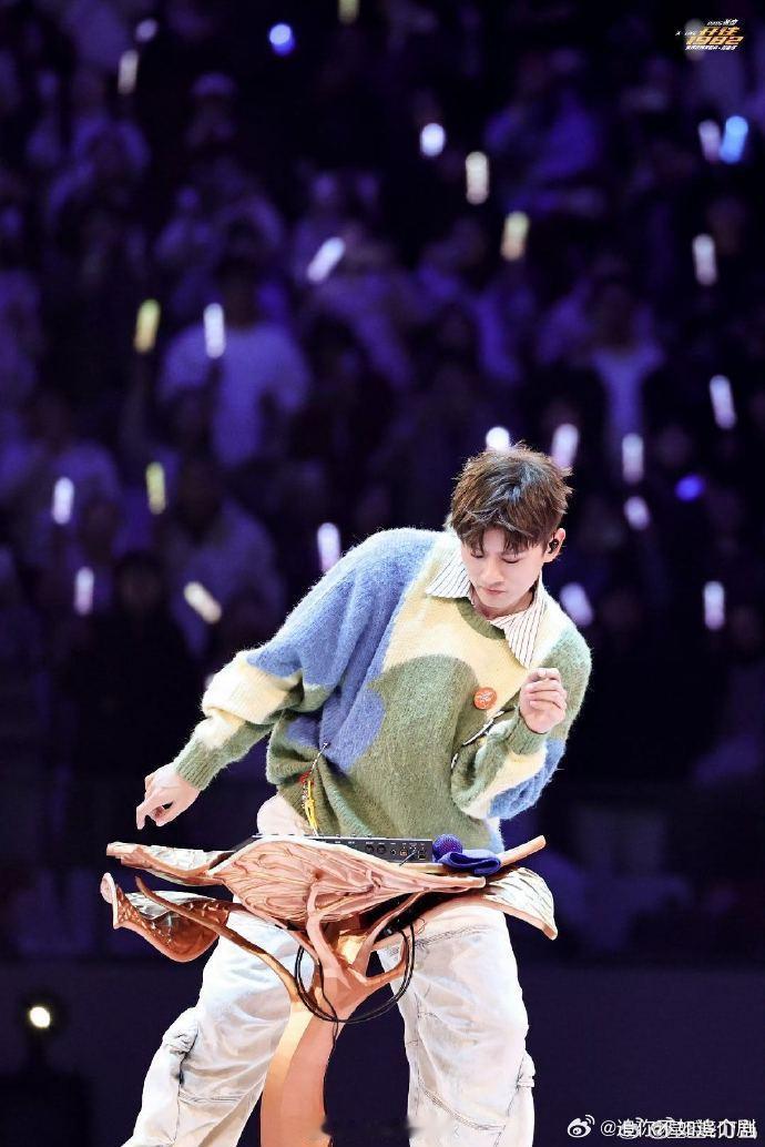 张杰演唱会唱演唱会张杰演唱会解锁惊喜曲目《演唱会》！这波百年未唱的返场太走心，歌