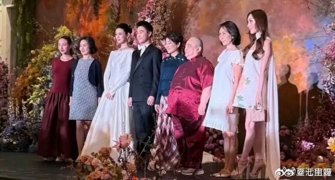 何猷君奚梦瑶答谢宴家族合照曝光曝何猷君奚梦瑶答谢宴家族合照 何猷君奚梦瑶答谢宴家