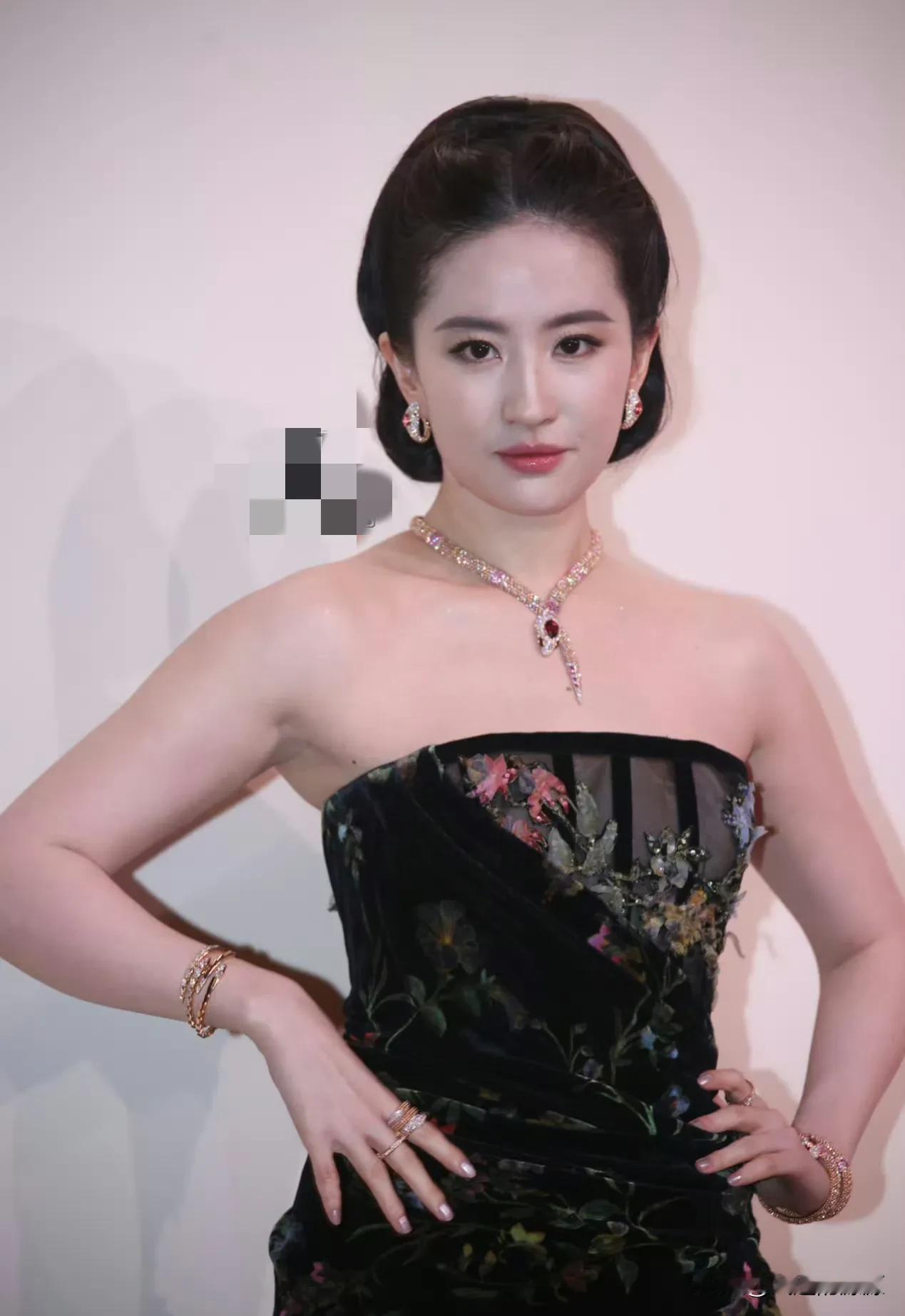 她长得好大气啊