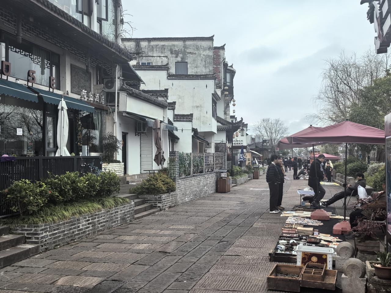 屯溪新安江边老街