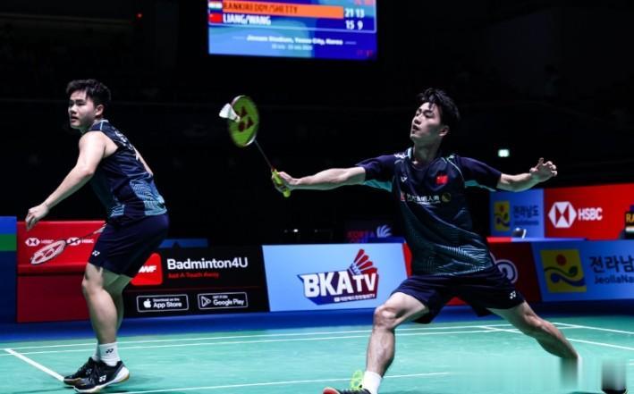 2-0！犀利进攻制胜，复仇三届世锦赛冠军，梁伟铿王昶晋级男双8强
中国男双组合梁