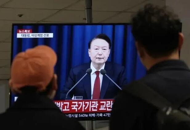 韩国政府、法国政府进入垮台倒计时，那么加拿大呢？
一、
韩国总统尹锡悦3日晚在总