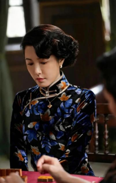 33集谍战剧，曾黎保剑锋领衔主演，集结十余位金牌老戏骨，剧情精彩纷呈，谍战剧爱好