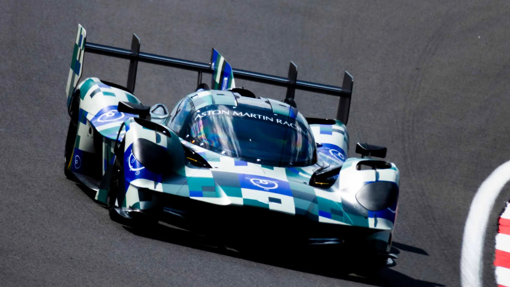 阿斯顿马丁确认2025年将参加WEC和IMSA阿斯顿马丁Valkyrie AMR