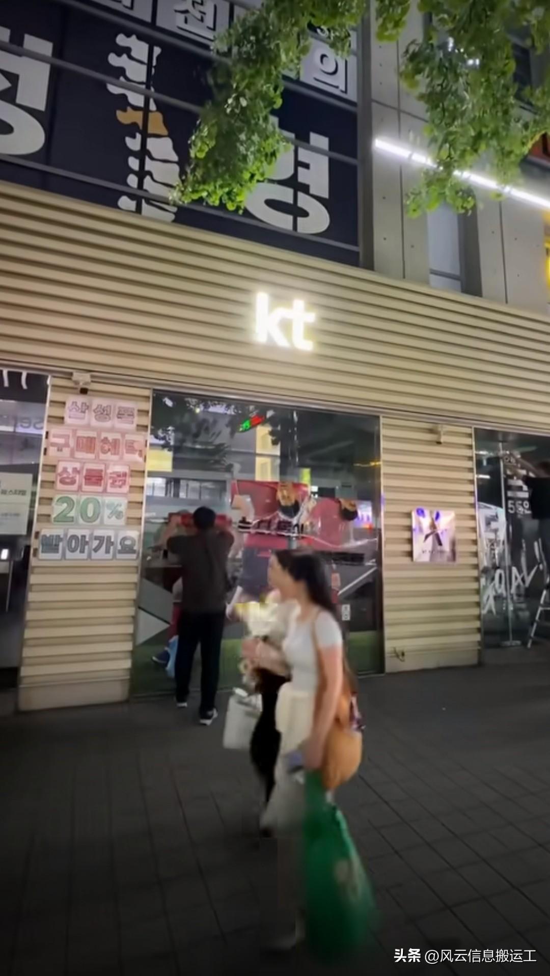 韩国淘汰，愤怒的韩国人把韩国男足的海报都撕了