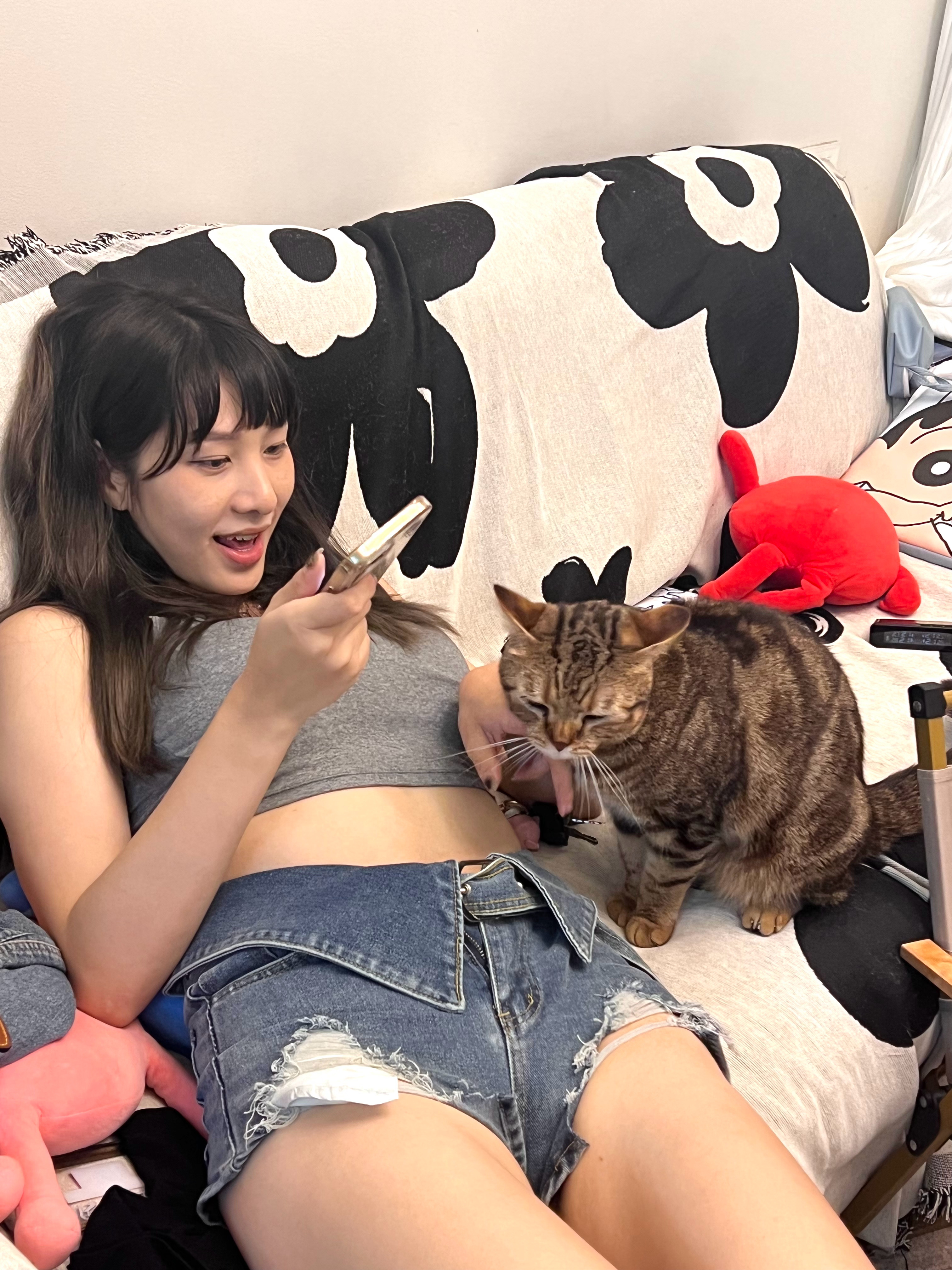 朋友生日 蹭吃蹭喝蹭喵[舔屏][舔屏] ​​​