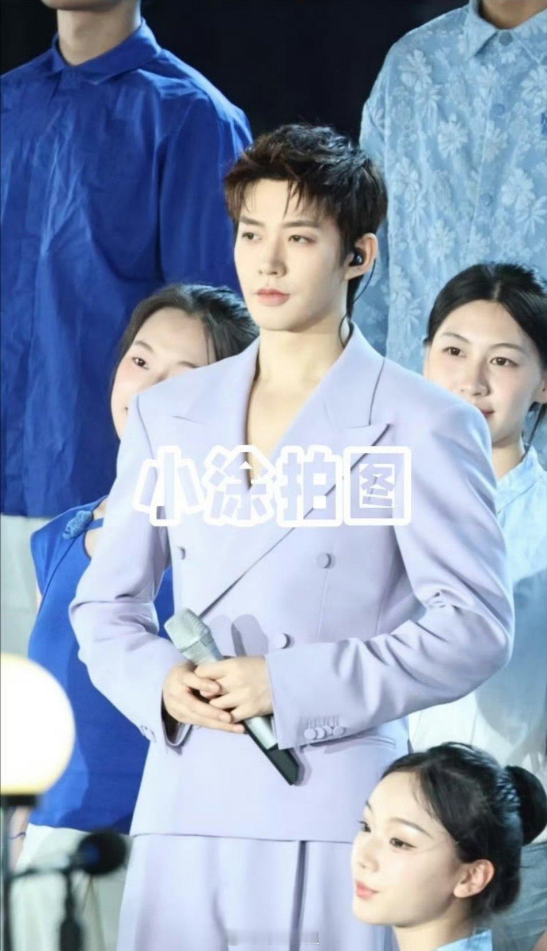 同活动的男明星今日份生图有邓为、魏大勋、邓凯、敖瑞鹏、侯明昊、丞磊，你第一眼被谁