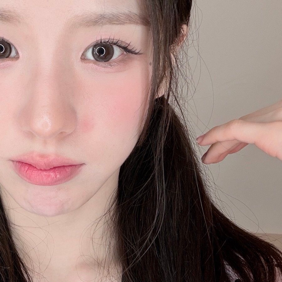 260829🫧  田姬振 这是什么！！粉丝见面会结束后一看脸，脸颊上被蚊子咬得