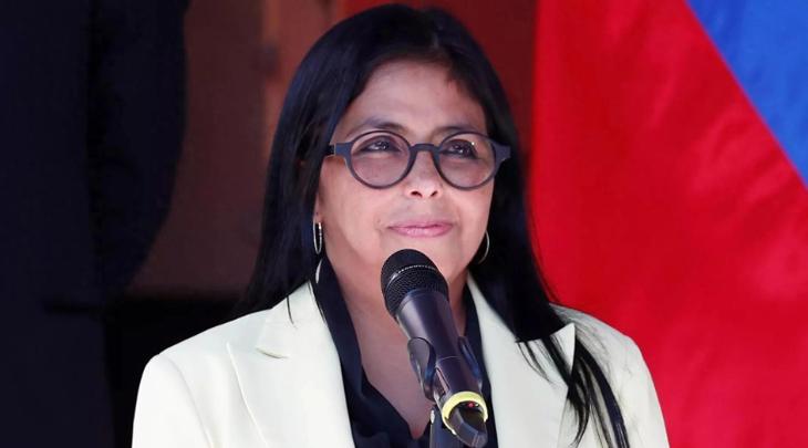 特朗普前脚刚把一艘扣押的油轮还回去，委内瑞拉军队后脚就给新当家的跪了。这世上哪有