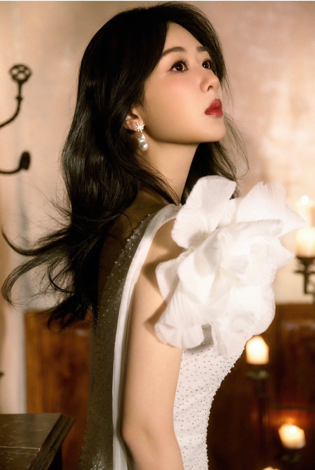  yz #杨紫长相思#明媚不耀眼，温柔又坚韧，做朴素纯净的灵魂，持有简单安然的心