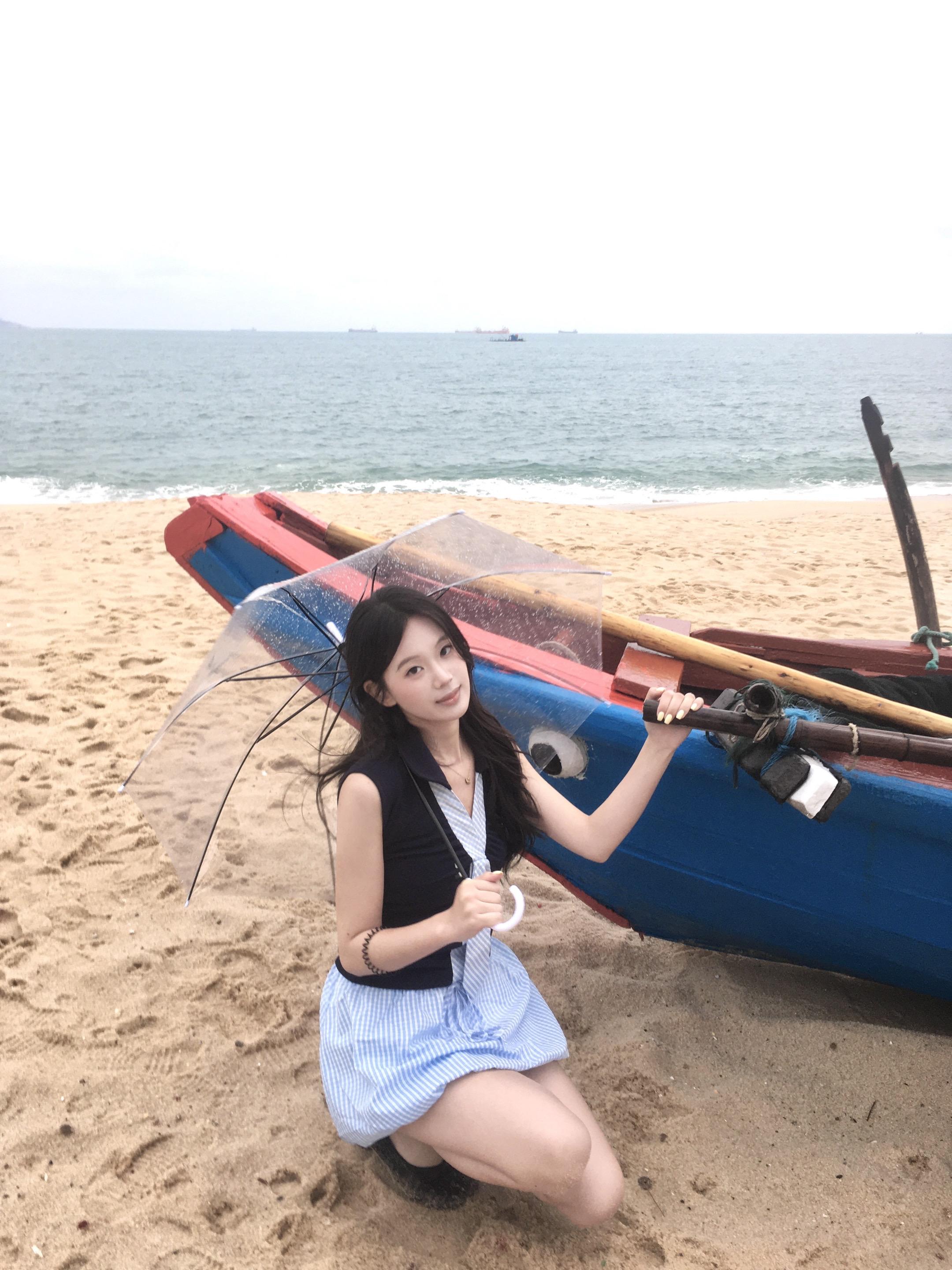 看了一场阴雨天的海🏖