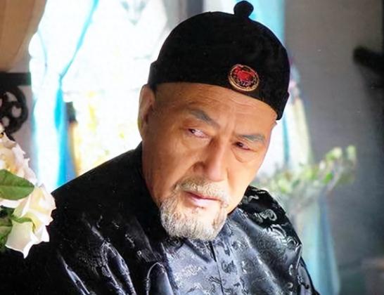 哈萨克主动归顺大清，为何乾隆就是死活不接受呢？
 
先说说哈萨克为啥这么着急抱大