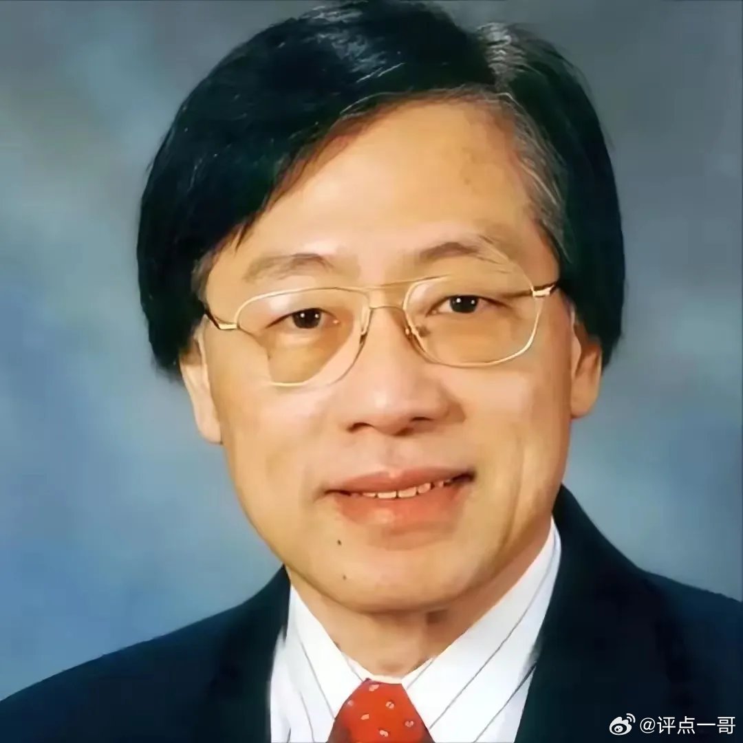 2004年，57岁的姚期智辞掉美国终身教职，卖掉海外所有房子，只揣一张单程机票回