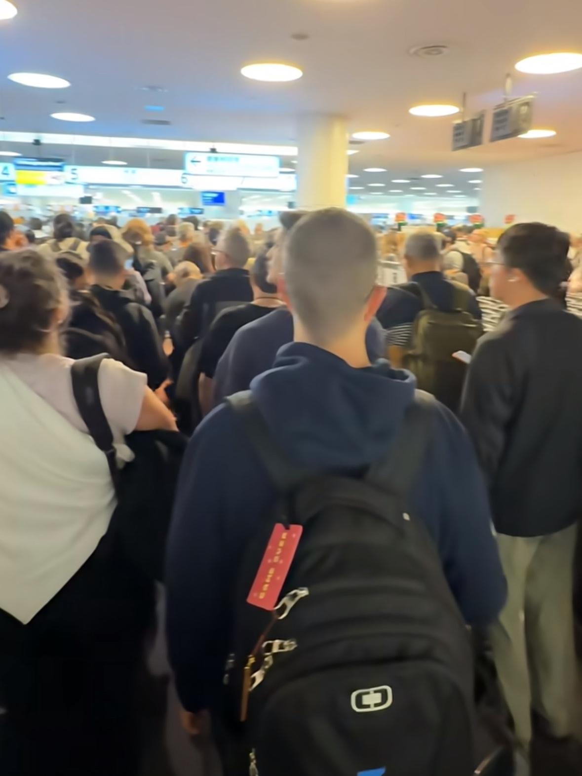 在中国的日本人越来越多了，
之所以不走，是因为日本人不想离开。他们已经适应了这里