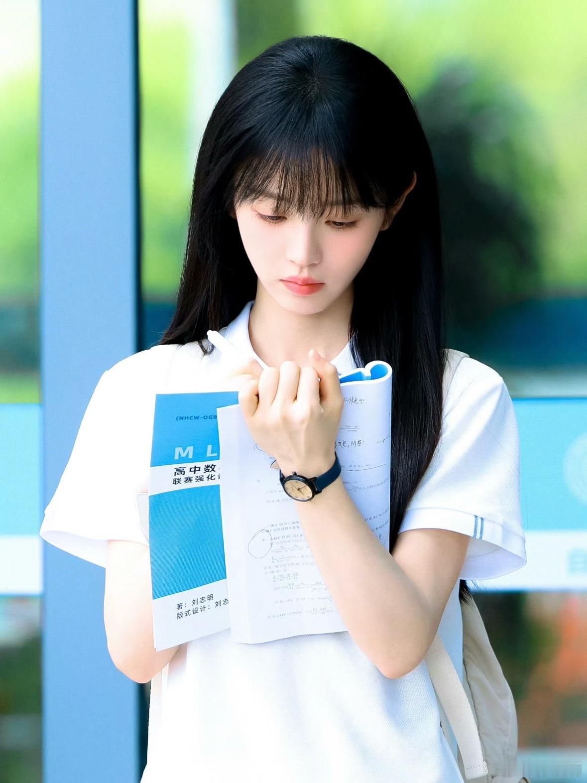 田曦薇剧宣婚纱造型谁能拒绝这份剧方送来的圆满售后惊喜。《天才女友》正片没有完整婚
