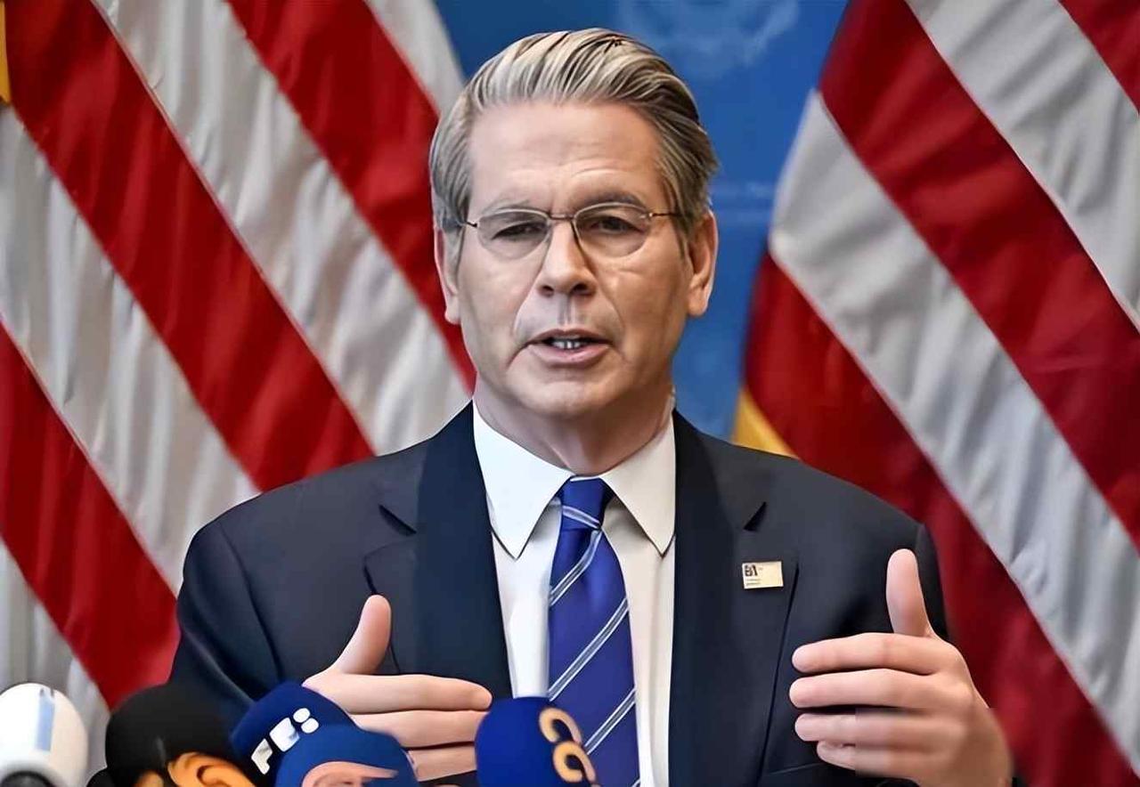 一边放狠话施压，一边怕稀土断供！美财长这番操作，把矛盾写在脸上

2025年11