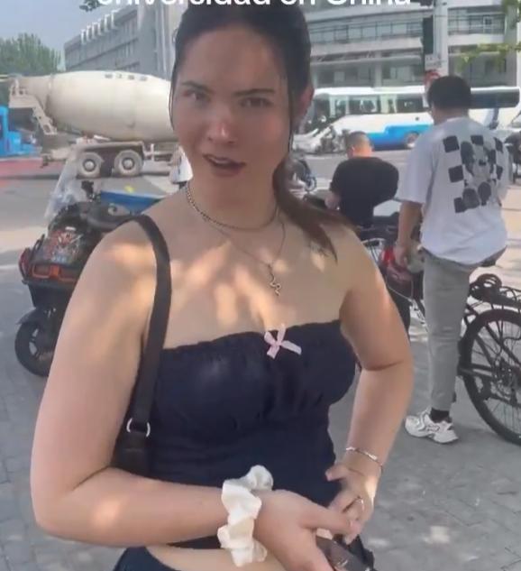 西班牙女博主实拍中国大学外卖点：无人看管、无人乱拿，直言“在西班牙根本不可能发生