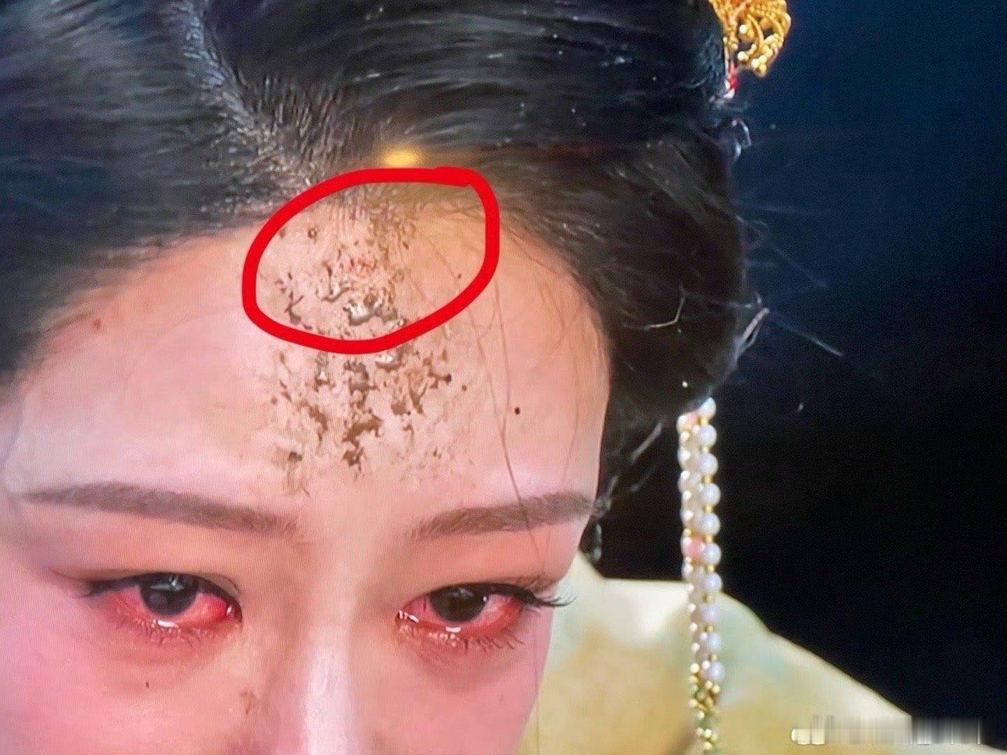 我天，国色芳华杨紫是真的磕破皮了。有这敬业，入戏的精神，干啥事不能成功。 