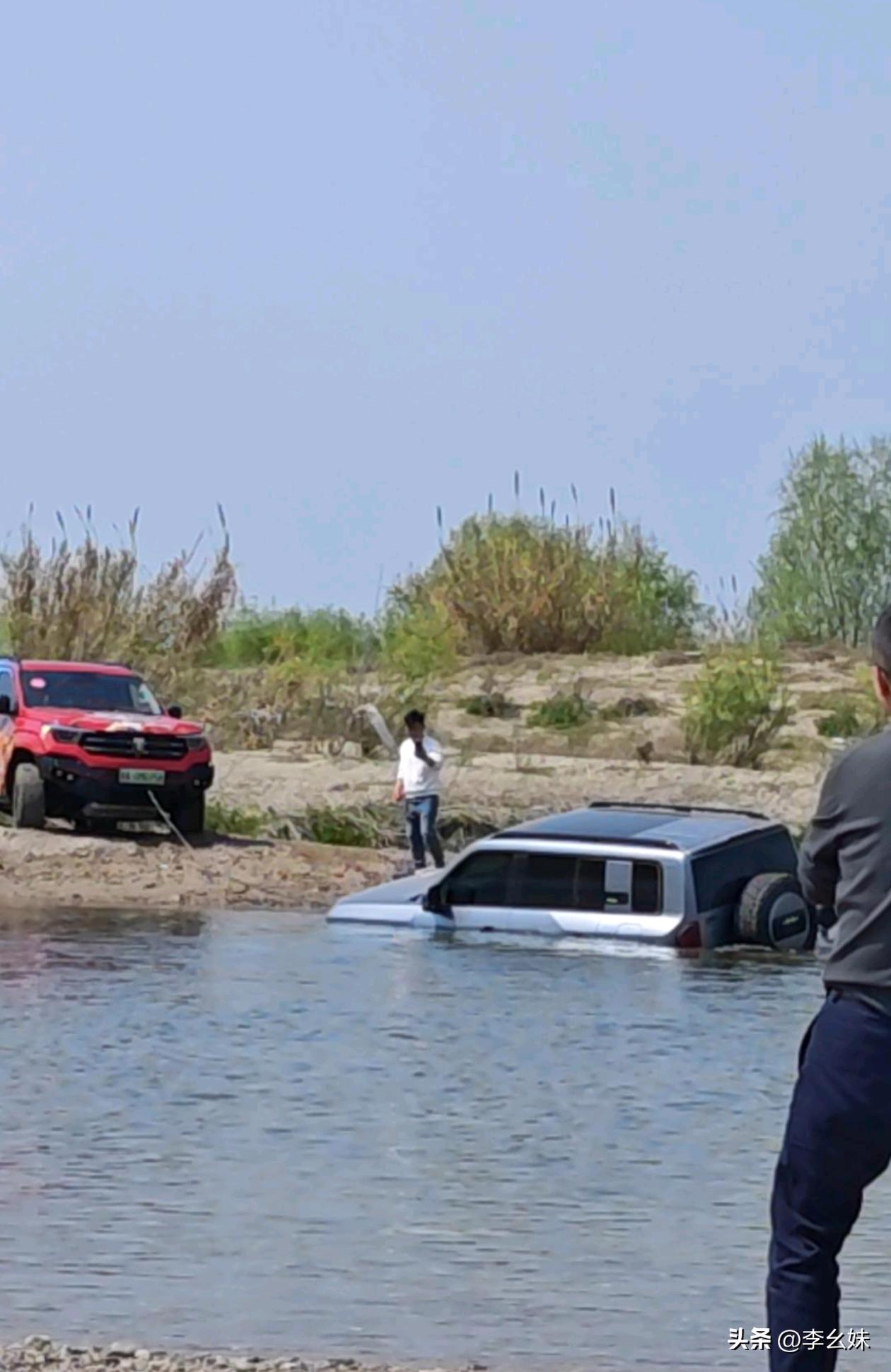 这越野车硬核，都下水了