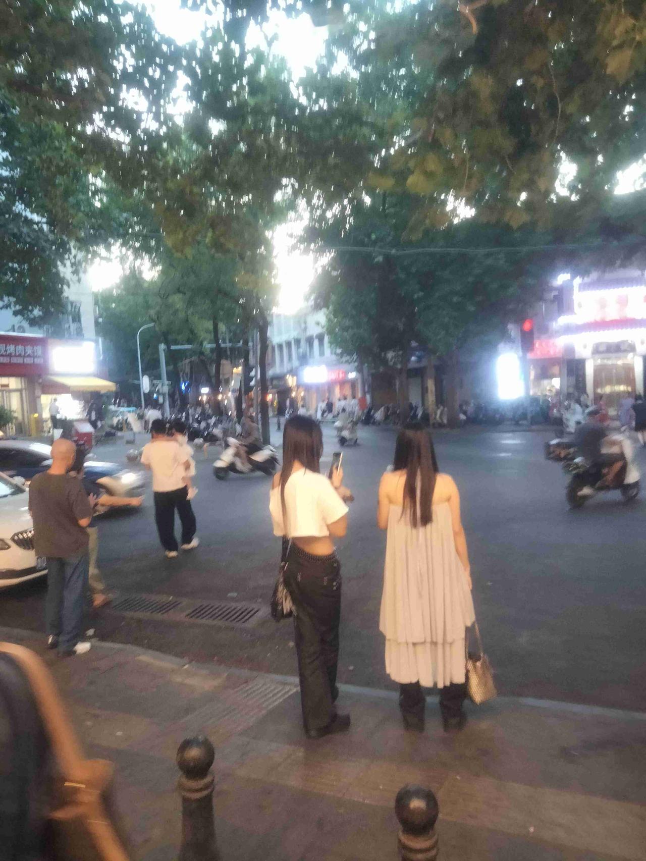 我的今日状态：😁轻松愉快
我这里的天气：☀️晴天
