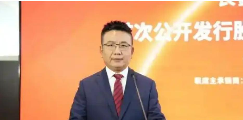 暴涨471%！长鑫科技3万亿市值登顶A股，中国存储芯片的逆袭密码是？🌐
今天A