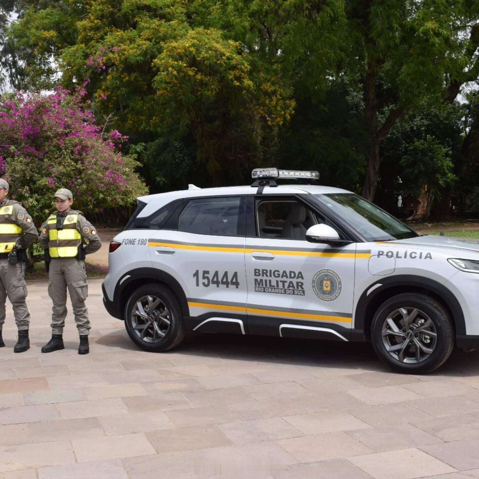 比亚迪 巴西警车陆续上线哈~其中，警车“宋”本月截止26日交付6368台，暂居乘