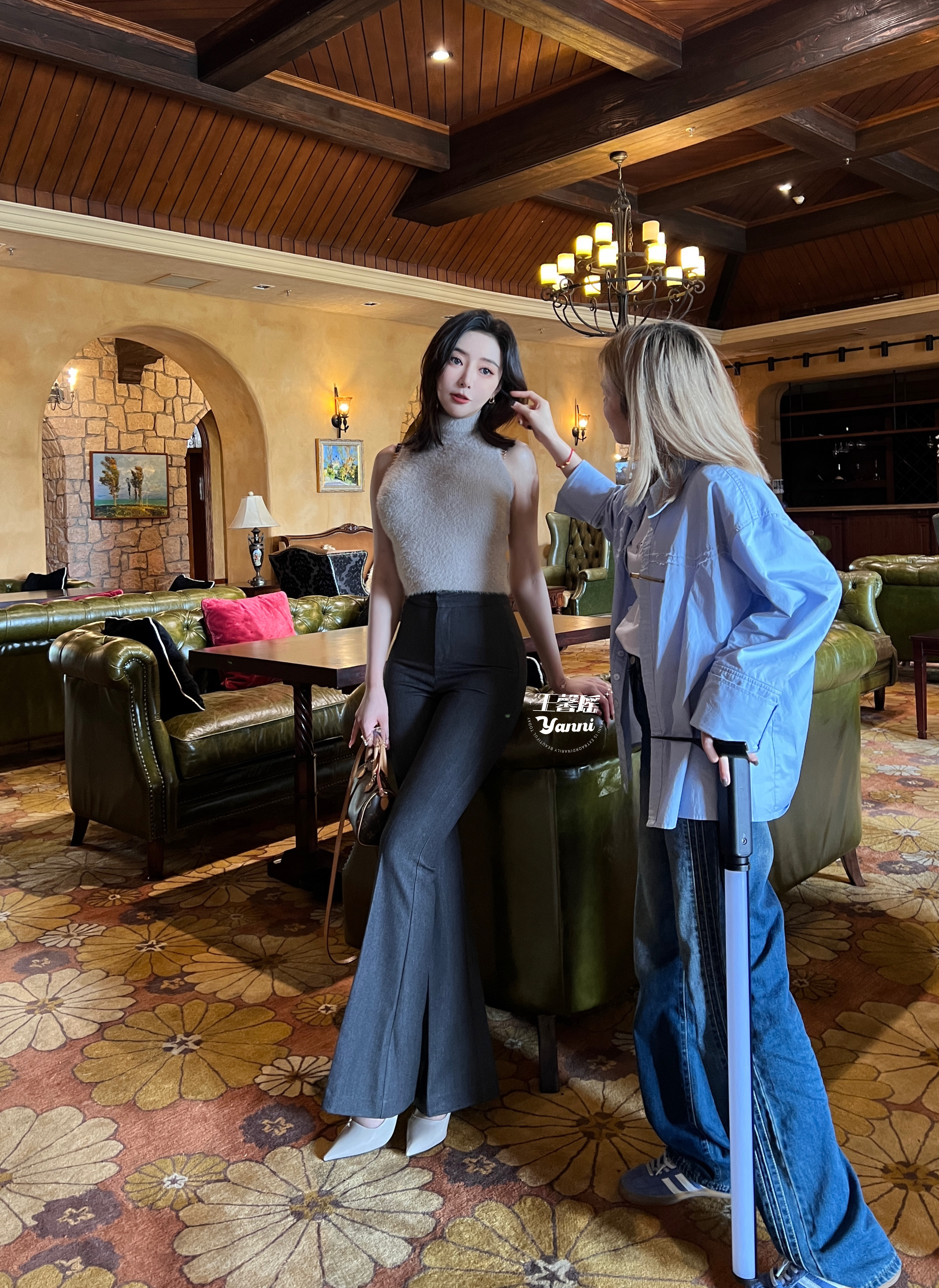 #热门美女##瑶瑶花絮# -“天在将黑未黑时最美 爱在将爱未爱时最迷人” ​​​
