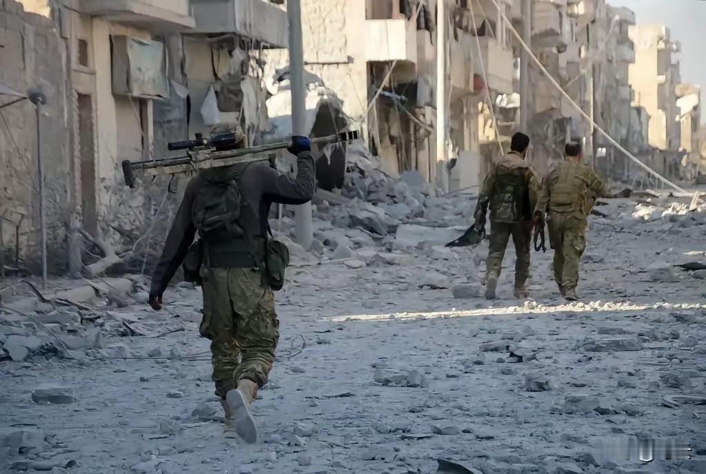 阿萨德卷土重来！
表哥一线冲锋，老虎师师长多国斡旋，朱拉尼与普京玩还是嫩了点！