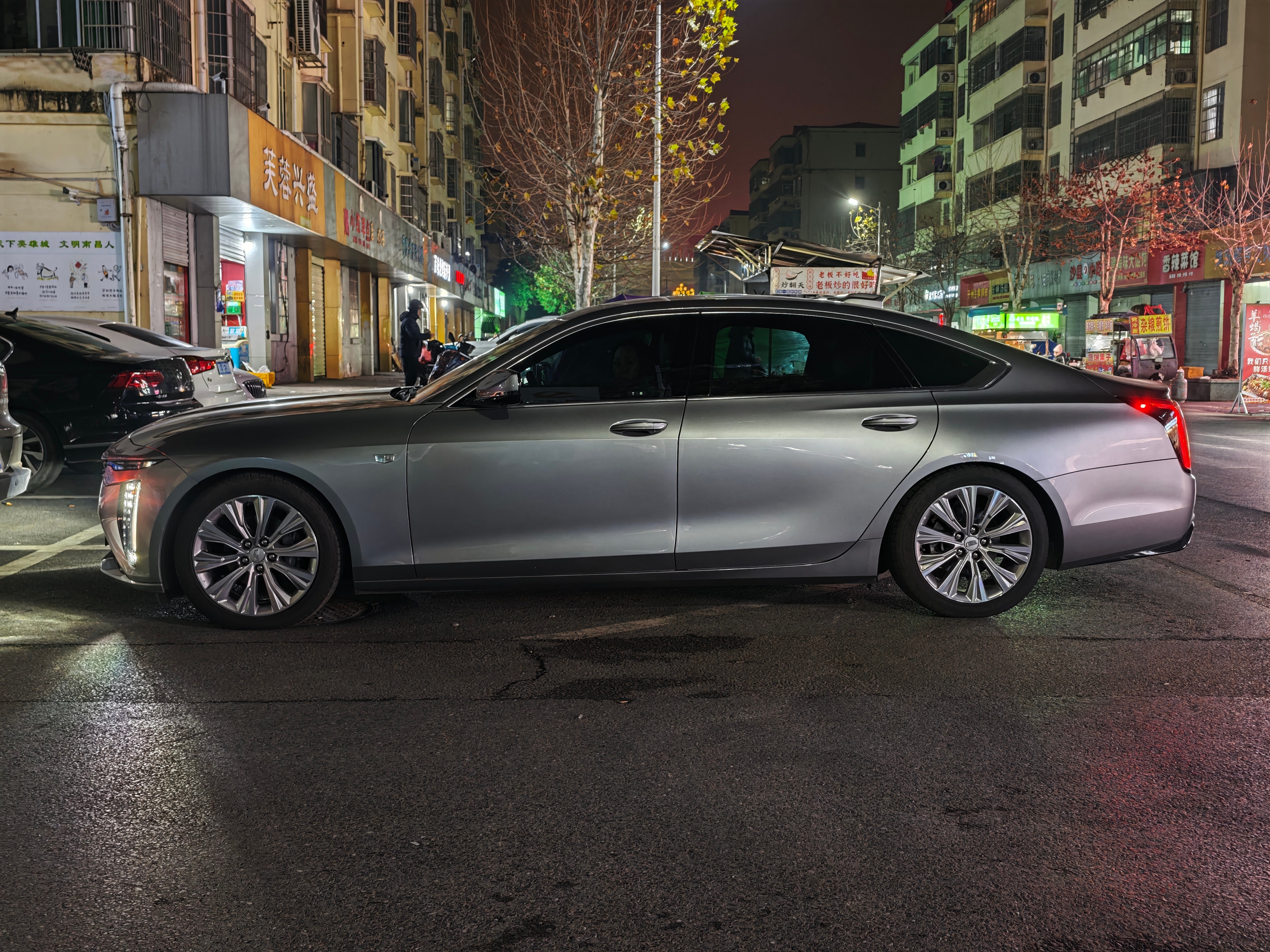 感慨一下，这车侧面真好看 