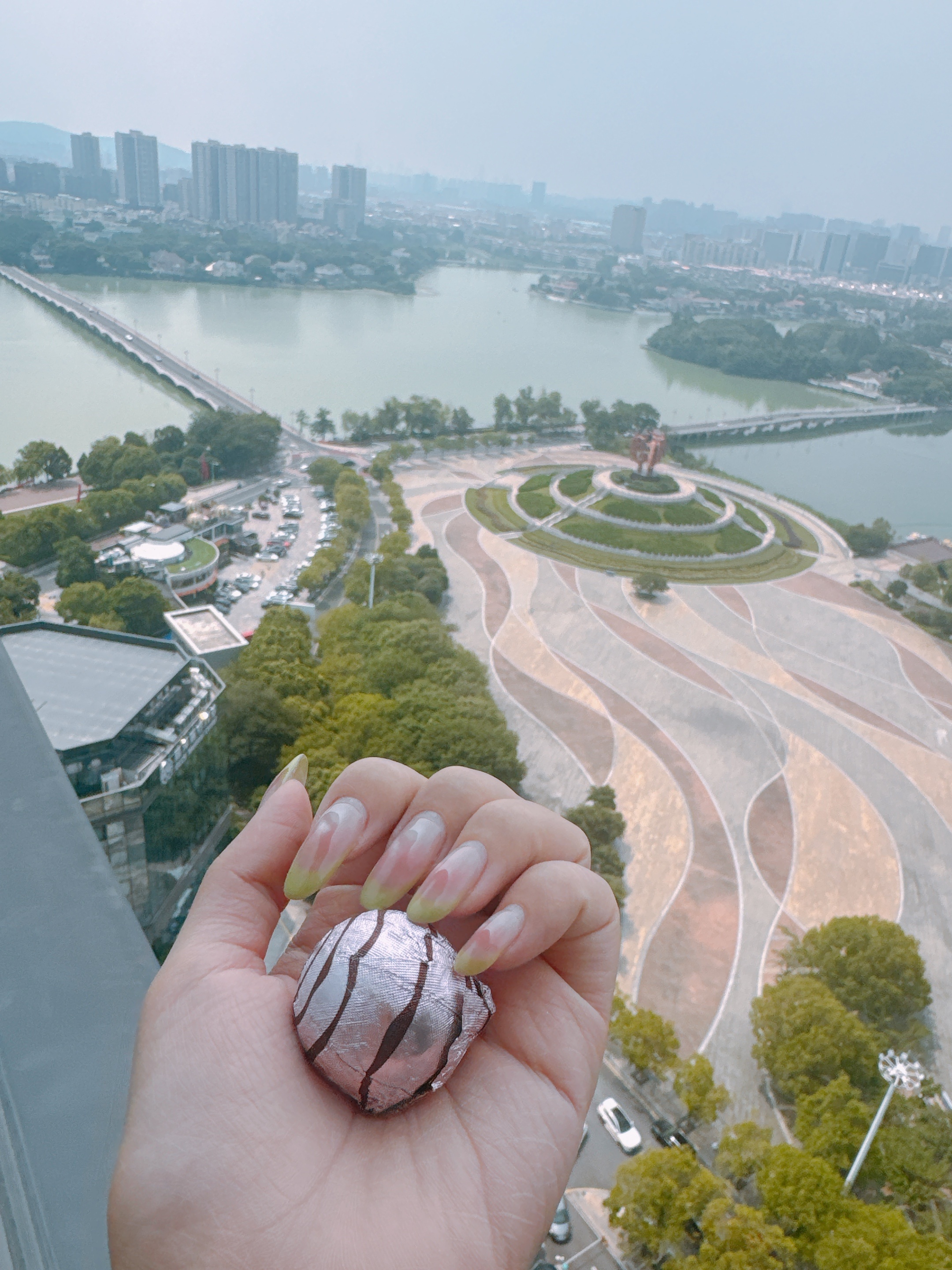今日份芝麻丸打卡！米西米西吃吧吃吧！芝麻丸咪西打卡处