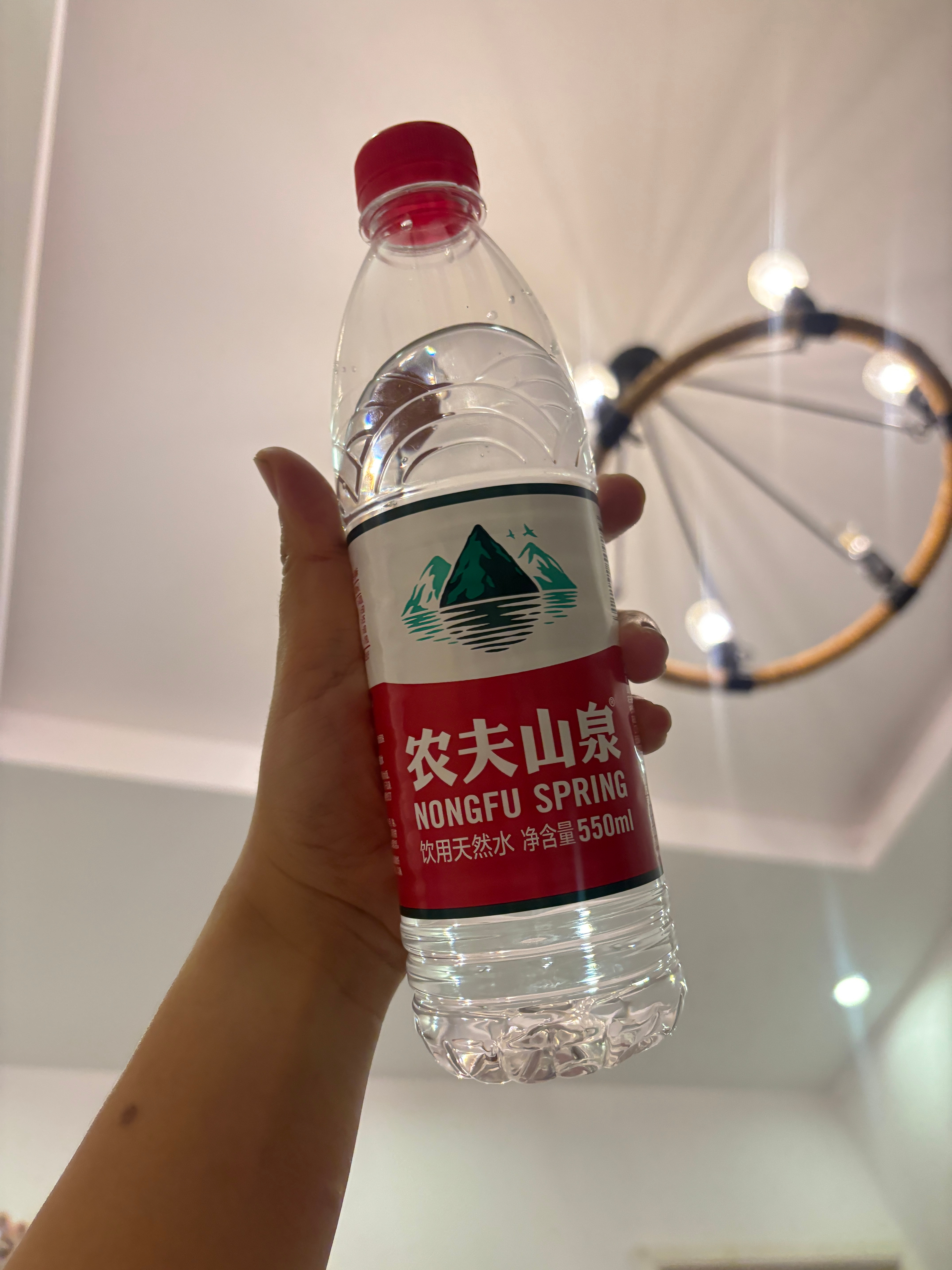晚上准备出门去奥乐齐买今天吃到的特别好吃的牛肉香肠，结果还没有到就被一对夫妻拦下