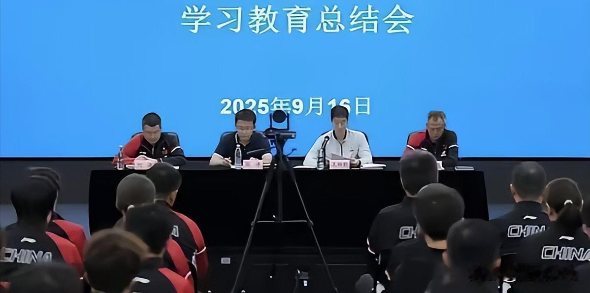 国乒真的辛苦：你以为他们休息，其实他们在开大会！

这才没两天，从澳门回到北京，