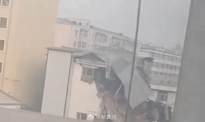 【#附近商户讲述楼房坍塌瞬间#】#附近商户称楼房坍塌时声音特大# 3月29日上午