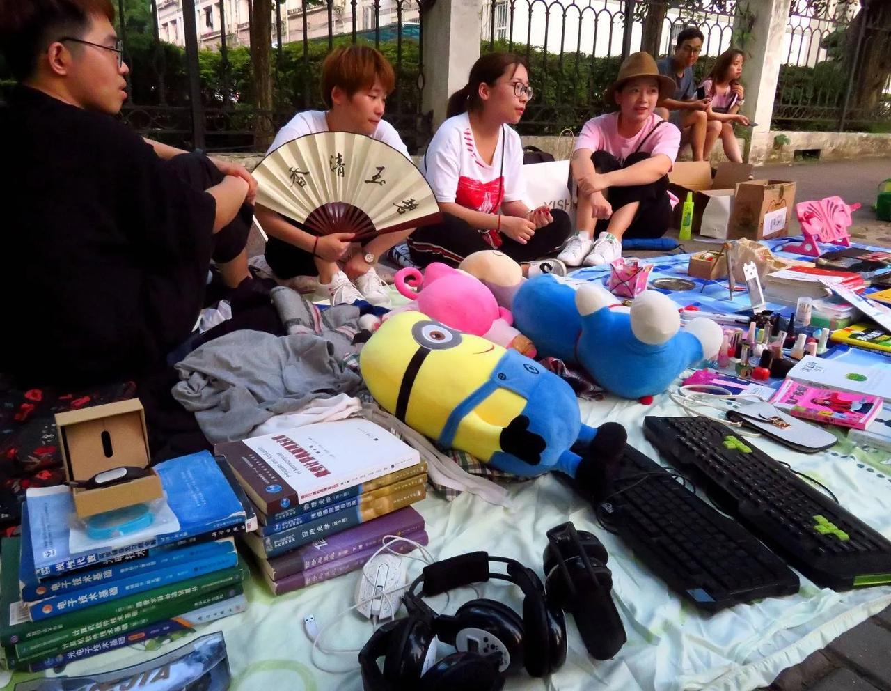 走投无路的时候,摆地摊丢人吗?当然不丢人！说句实在的：都走投无路了还纠结