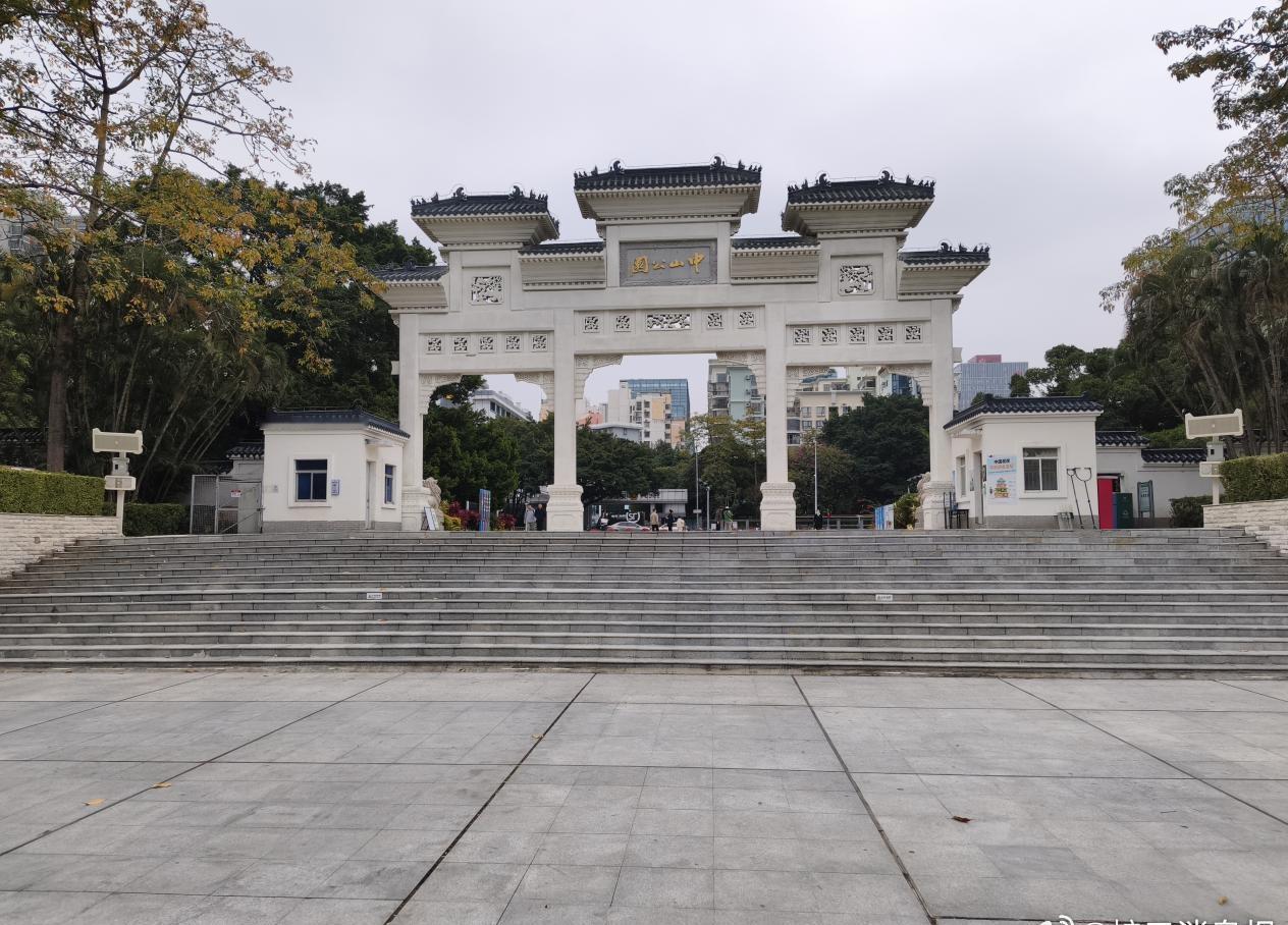 【南山公园试点“声音手电筒”！广场舞音乐不再“满场飞”】近期，南山区城市管理和综